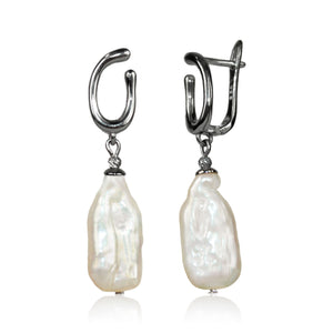 Serene Curve White Pearl Earrings