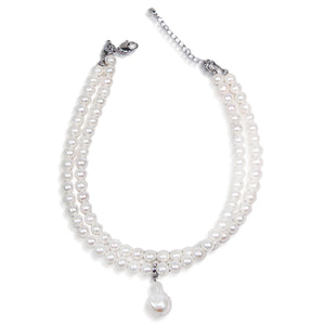 Pearl necklace with a pendant on a white background