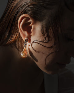 Mayfair Pearls golden baroque pearl earrings with silver links – a radiant Christmas gift for her.